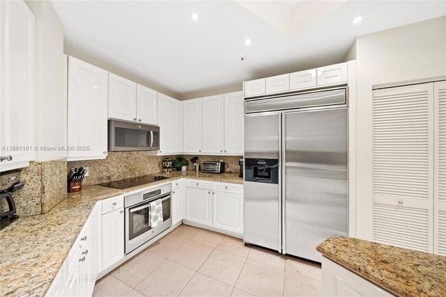 Building Photo - 848 Brickell Key Dr