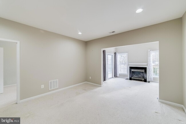 Building Photo - 22072 Avonworth Square