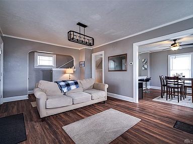 Living Room/Dining Room - 125 Linsan Ct