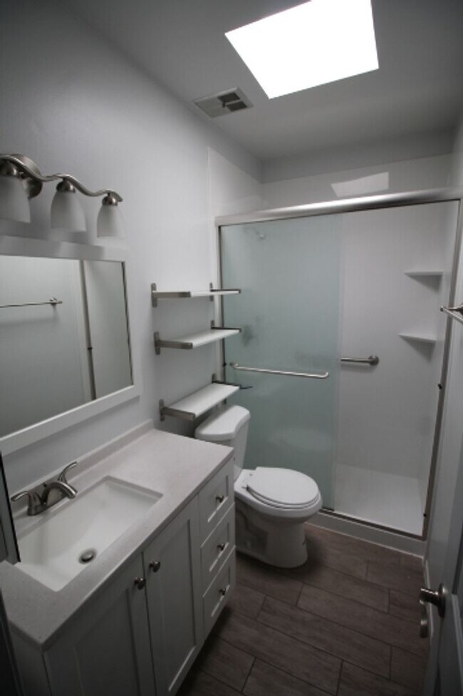 Building Photo - Highly Desirable East Side Townhome – 2 Bed, 2 Bath – Move-In Ready!