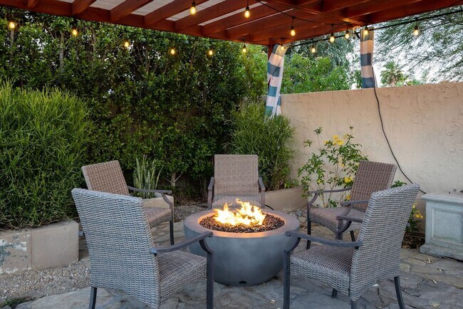 Building Photo - Beautiful fully furnished 3 bedroom home in Palm Springs (Monthly Only - No Long Term)