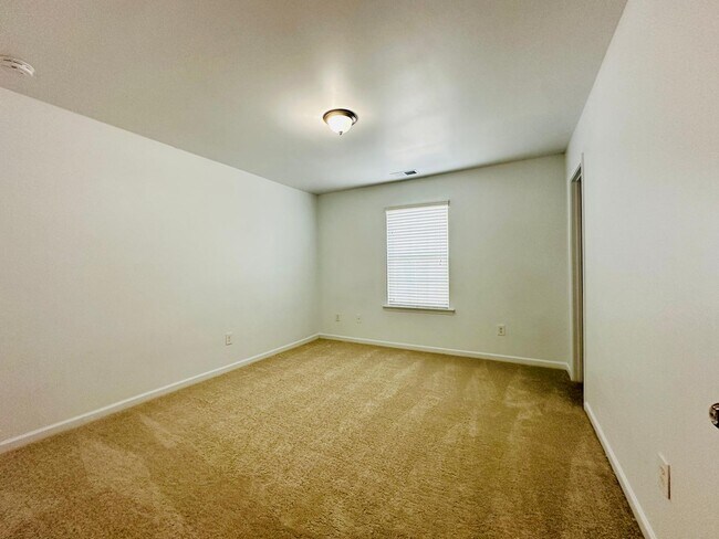 Building Photo - 10325 Solar Way