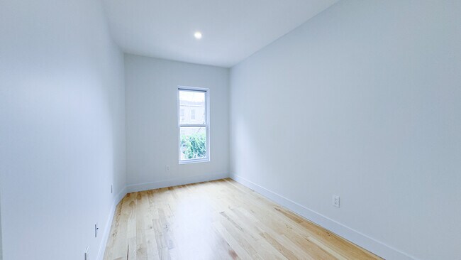 Building Photo - 182 Schaefer St