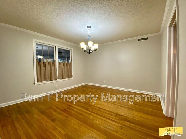 Building Photo - 304 Columbus Dr