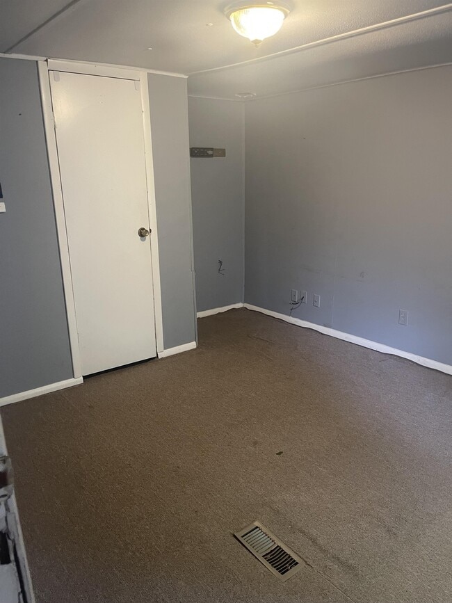 Building Photo - 148 Merritt Dr