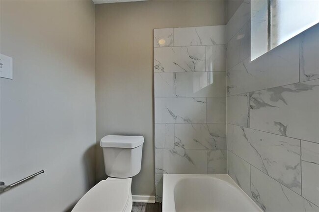 Building Photo - 4819 Bridgeville Ln