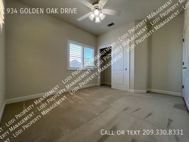 Building Photo - 934 Golden Oak Dr