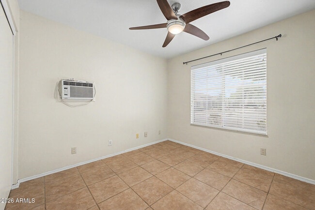 Building Photo - 933 N 94th Pl