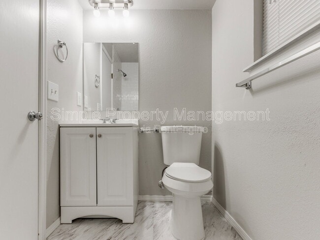 Building Photo - 8508 Candlewood Dr