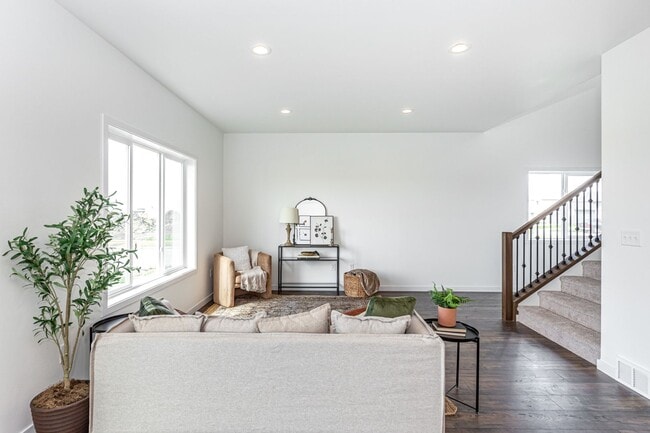 Building Photo - 3 Bed 2.5 Bath Single Family Home