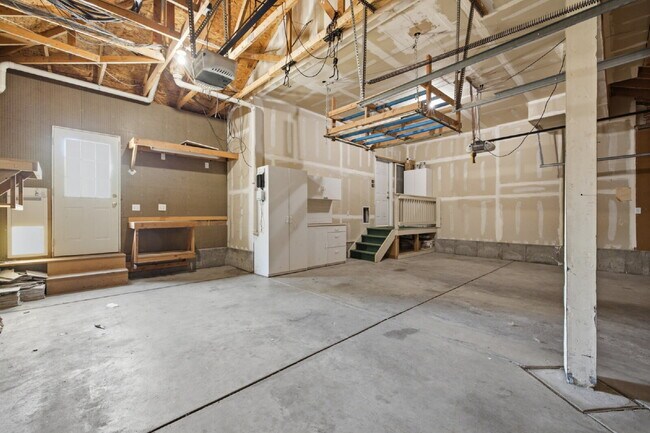 Building Photo - Spectacular Stonegate Living! Gorgeous 3-Bed Corner Finished Basement, Wet Bar, and Custom Marble...