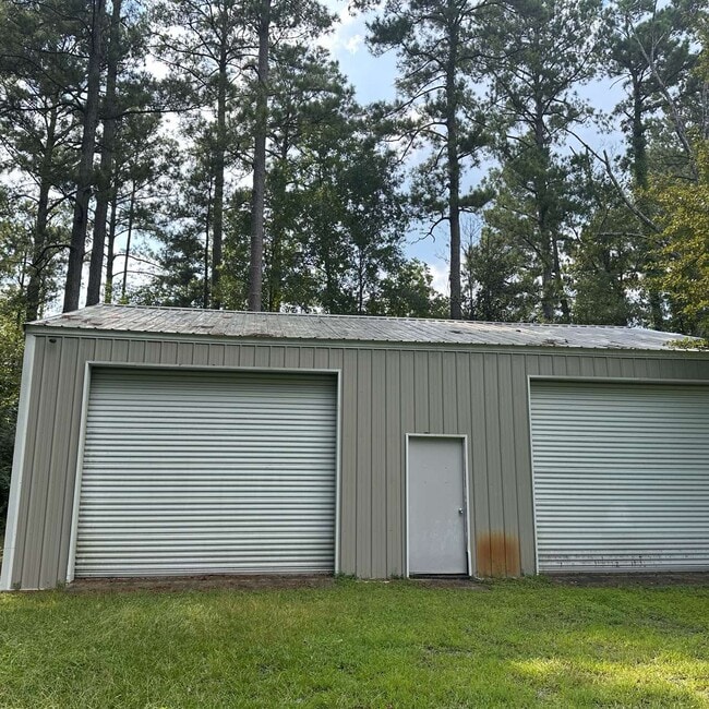 Building Photo - 3365 E Hawthorne Rd