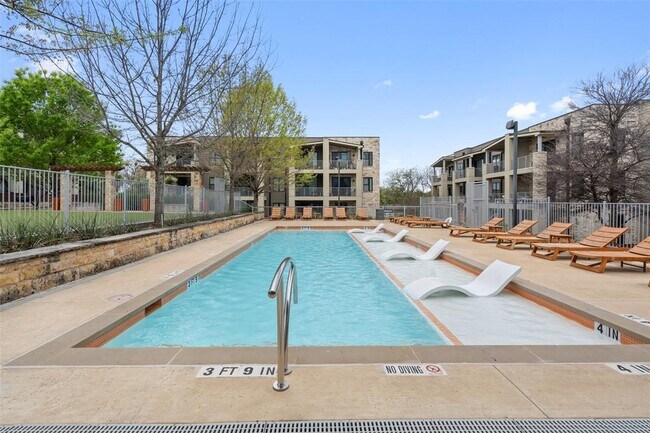 Building Photo - 2801 Dulce Ln