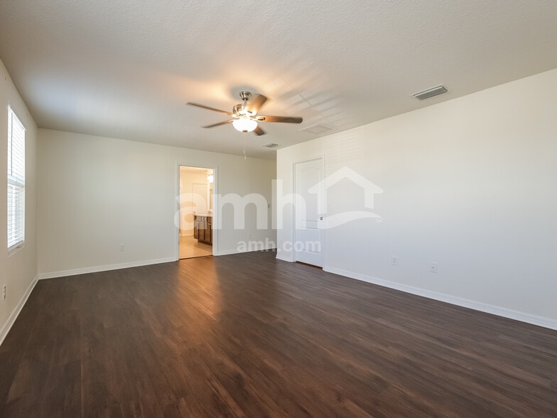 Building Photo - 35900 Jenny Lynne Cir