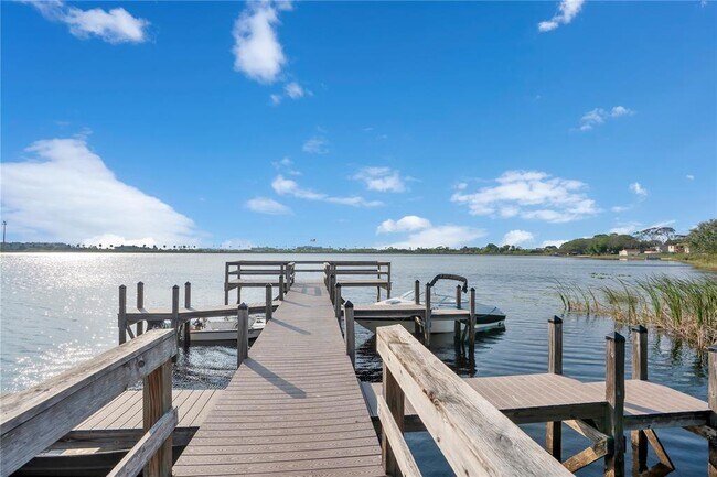 Building Photo - 544 Pineloch Dr