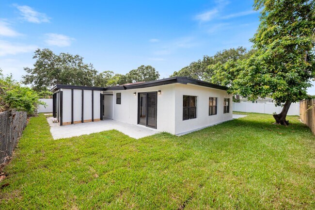 Building Photo - 8201 NW 67th Ave