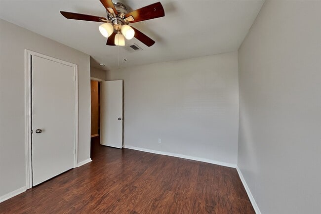 Building Photo - 2315 Shadbury Ct