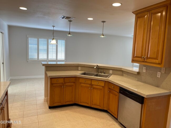 Building Photo - 1601 Charles Owens Dr