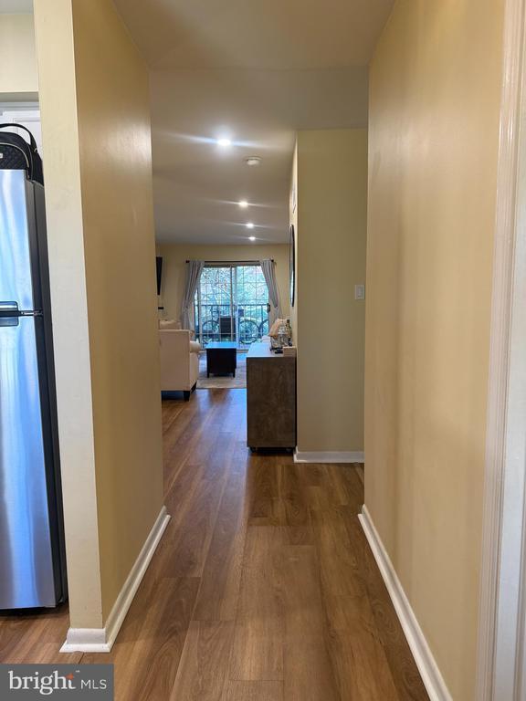 Building Photo - 180 Valley Stream Cir