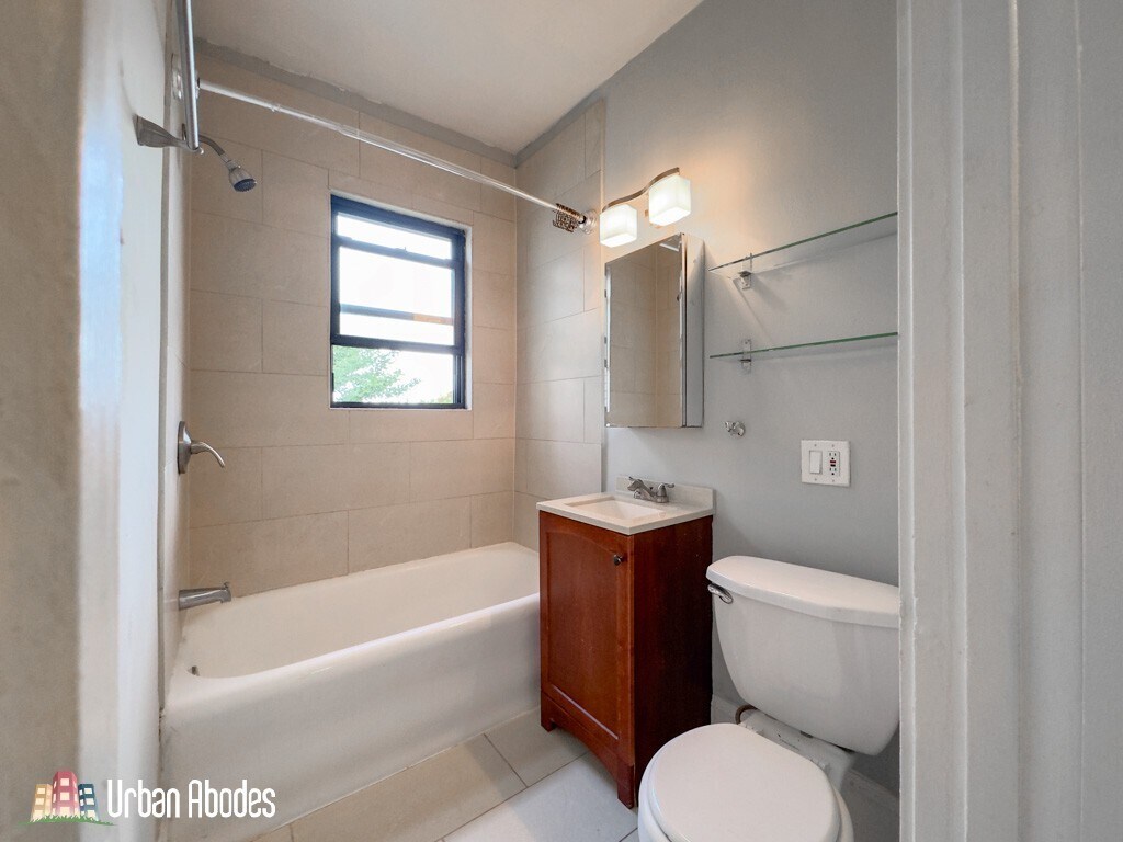 Building Photo - 4735 N Hermitage Ave