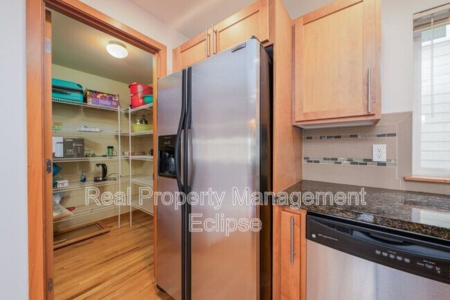 Building Photo - 1145a N 91st St