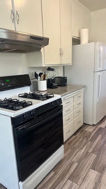 Building Photo - 116 S Chevy Chase Dr