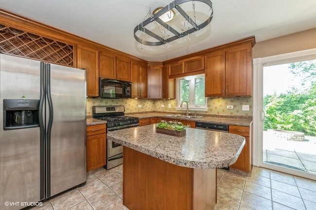Building Photo - 9 Larkspur Ct