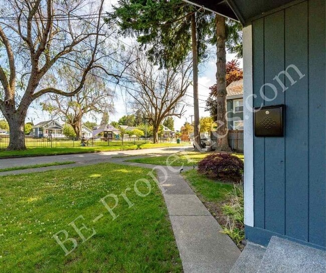 Building Photo - Central Tacoma Rambler
