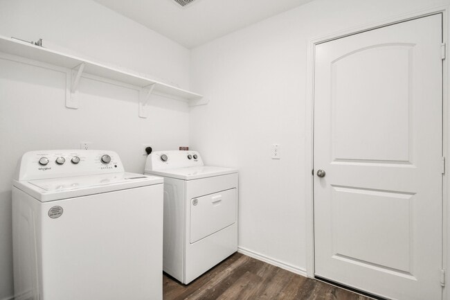 Building Photo - 5315 Castlebury Meadows Dr