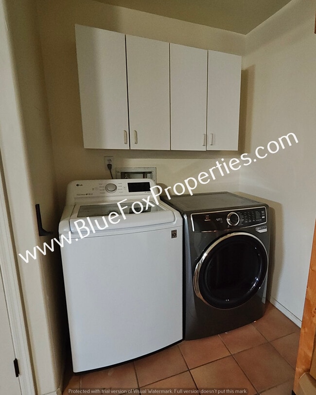 Building Photo - 1560 E Sonoran Desert Dr