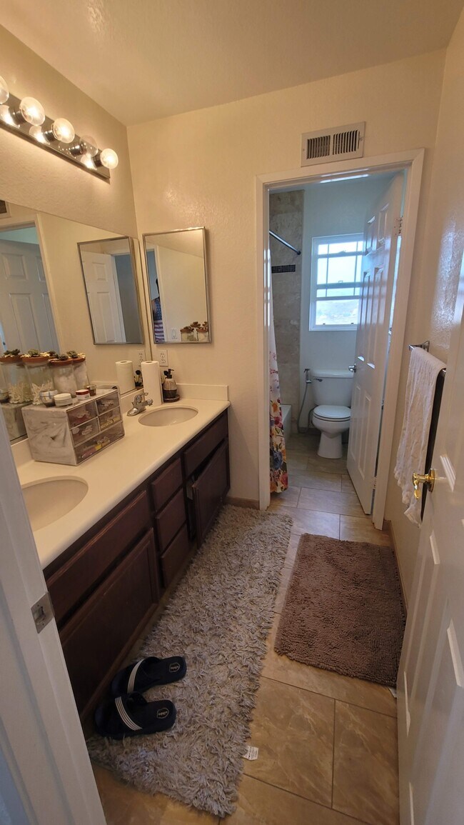 Building Photo - 2422 Pointe Pkwy