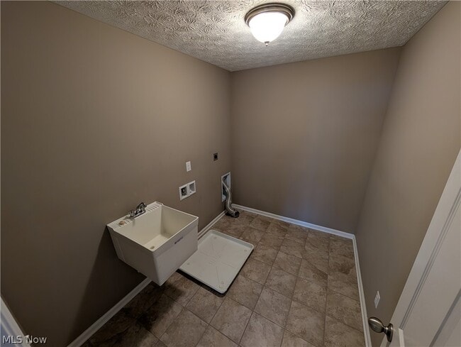 Building Photo - 32815 Rebecca Ln