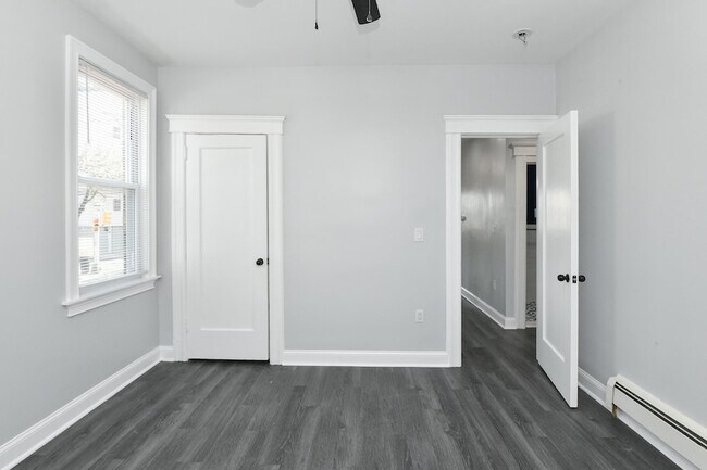 Building Photo - 540 61st St