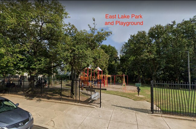 Building Photo - Updated Townhouse in trending location!