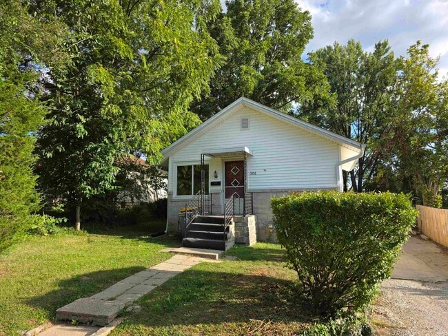 Building Photo - 506 E Hillside Dr