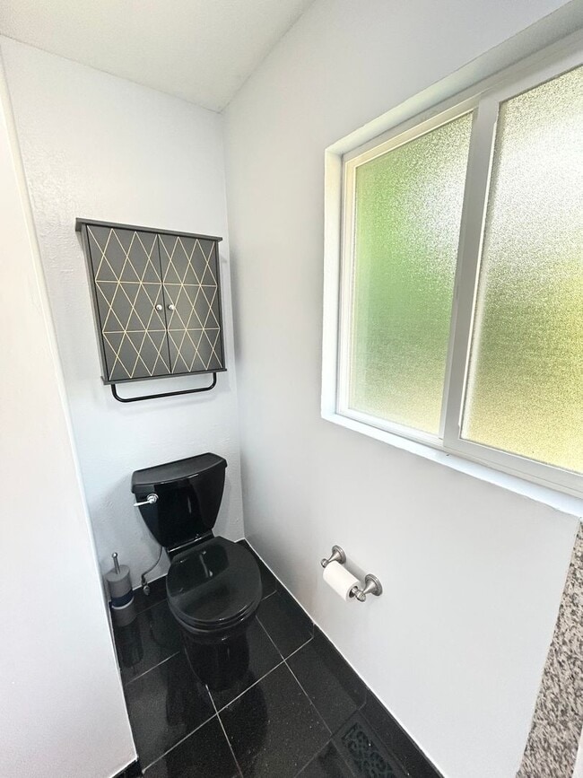 Building Photo - Spacious West Hill Gem – 4 Bed, 3 Bath wit...