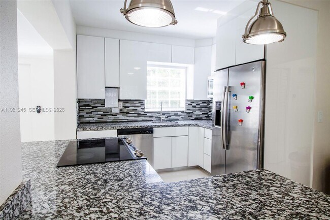 Building Photo - 2727 Calusa St