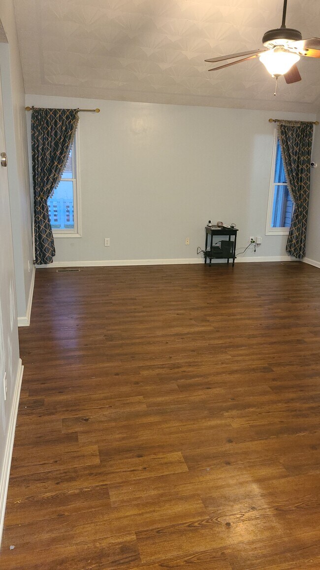 Building Photo - 406 Old Towne Rd