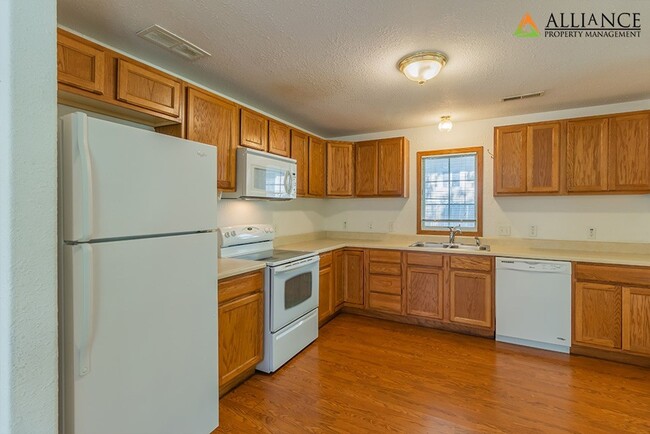 Building Photo - 360° VIRTUAL TOUR ~ All appliances include...