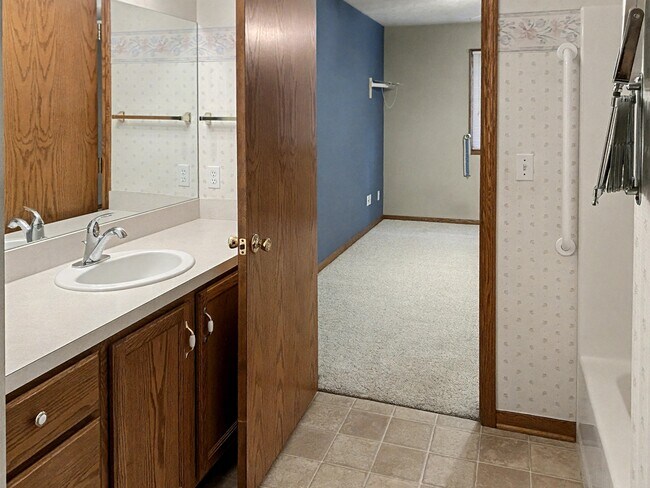 Building Photo - 783 Holly Creek Dr