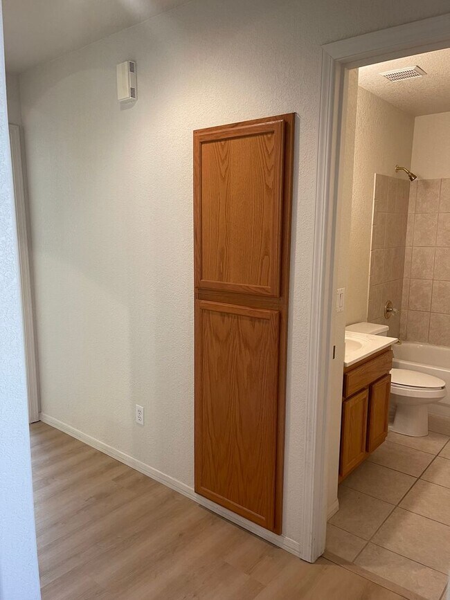 Building Photo - Occupied - 2 bedroom 2 bath in Aspen Shadows Contact Property Pros Property Management for more d...