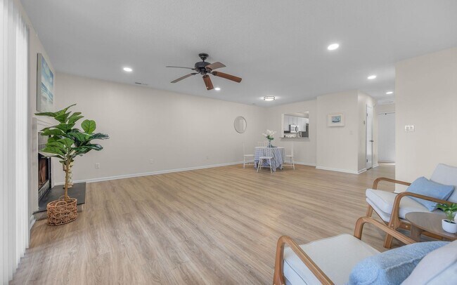 Building Photo - READY NOW!! 3-Bedroom Townhome w/Attached Garage! Golf Course Views - Pet Friendly - All Appliances!