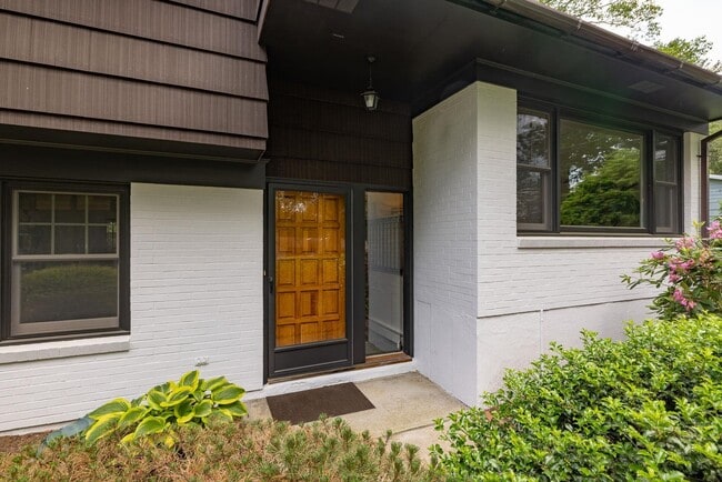 Building Photo - 48 Harding Rd