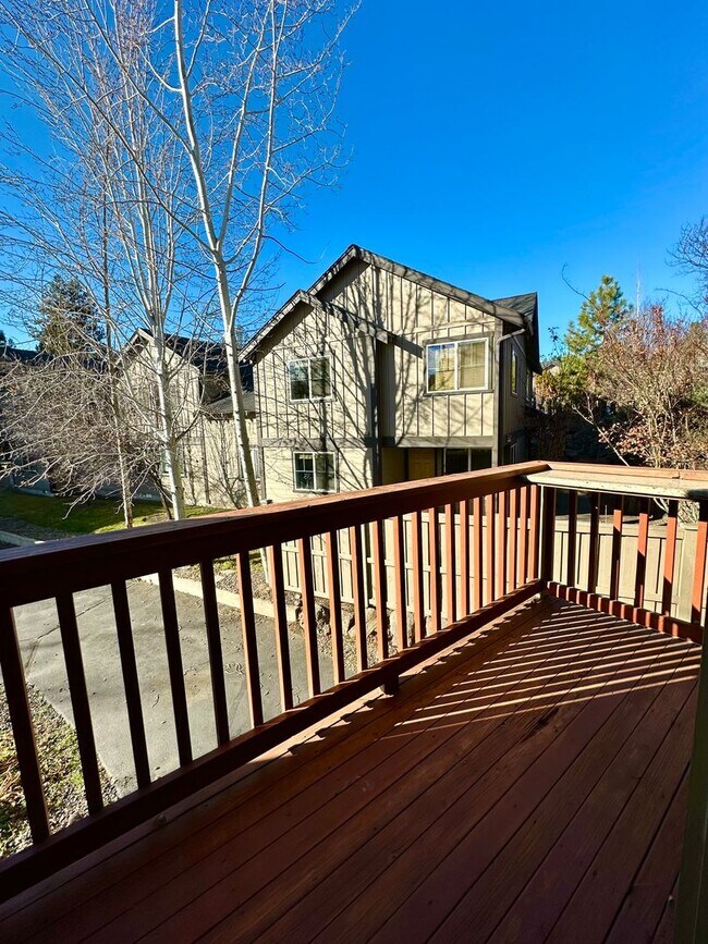 Building Photo - 1889 NW Monterey Pines Dr