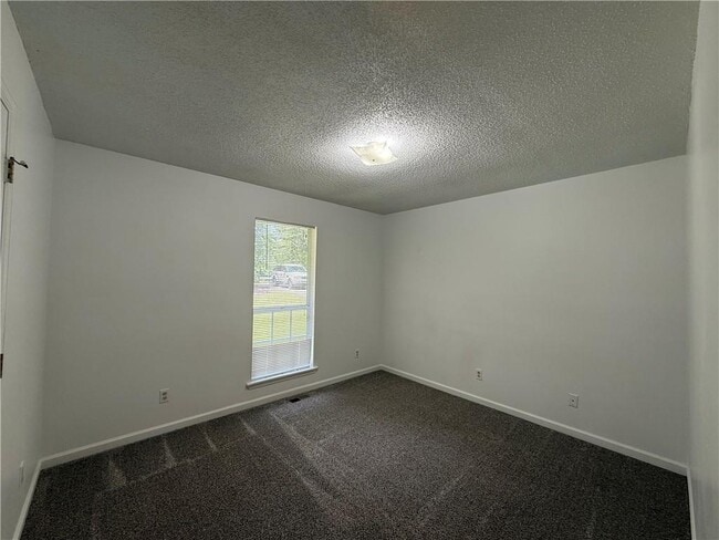 Building Photo - 4998 Gillsville Hwy