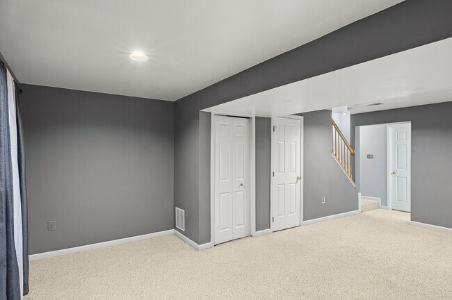 Building Photo - 1 Lanhill Ct