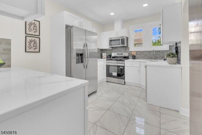Building Photo - 153 Clairmont Terrace