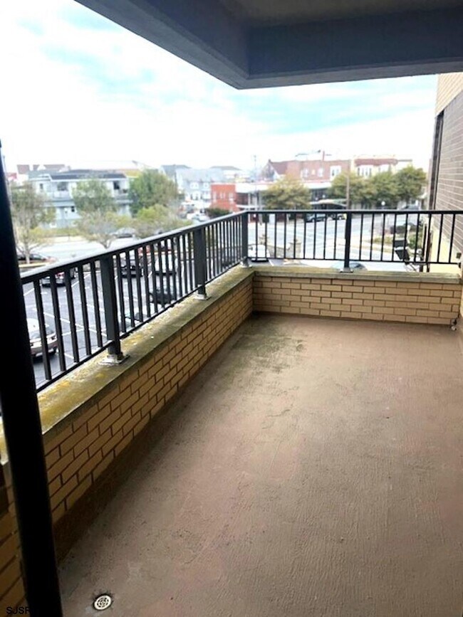 Building Photo - 101 S Raleigh Ave