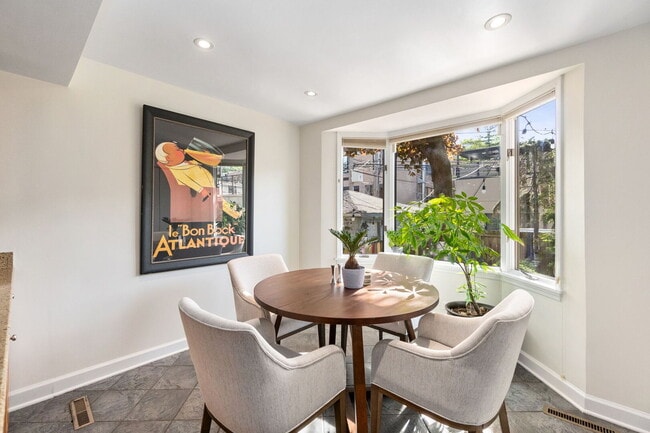 Building Photo - 2112 N Dayton St