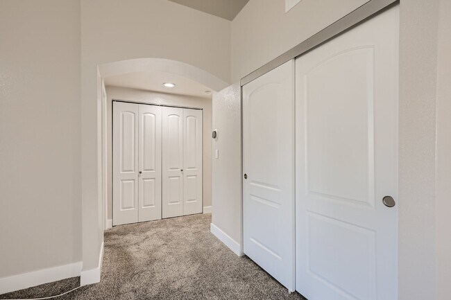 Building Photo - Discover this spacious and well-appointed 2-bedroom + office/den, 2-bath condo located in the hig...